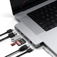 2. Satechi Pro Hub max - aluminiowy Hub z podwójnym USB-C do MacBook Silver