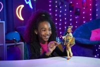 5. Mattel Lalka Monster High Cleo de Nile + Zwierzątko Szakal Tut HHK54