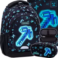 Ilustracja AstraBag Zestaw Szkolny Dark Pixel 3el. Plecak 502025014 + Worek 507025007 + Piórnik 503025018