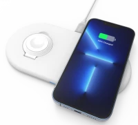 1. Adam Elements Omnia Q2 - bezprzewodowa stacja ładująca do 2 urządzeń z uchwytem do Apple Watch (biała)