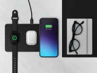 3. Satechi Trio Wireless Charging Pad - magnetyczna ładowarka bezprzewdoowa do trzech urządzeń (AppleWatch 2,5W, AirPods 5W, Qi 7,5W)