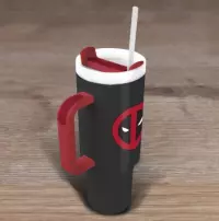 6. Kubek Podróżny ze Słomką Marvel Deadpool - Symbol - 1180 ml