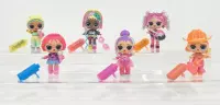 4. MGA LOL Laleczka z Niespodzianką Neon Pop Stars Muzyczna + Światło UV 120674