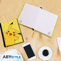 8. Zestaw Prezentowy Pokemon "Pikachu": notatnik A5 + Kubek + Zestaw pocztówek