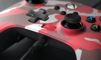 10. PowerA XS/XO/PC Pad przewodowy Enhanced Metallic Red Camo