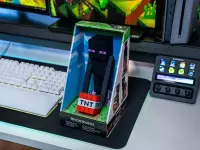 9. Stojak Minecraft - Enderman 