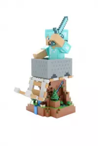 3. Stojak Minecraft - Steve w Diamentowej Zbroi