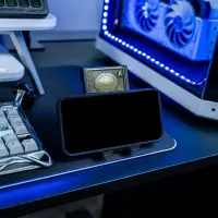 9.  Star Trek Zestaw: Stojak na telefon + 3x płytki Digiplates