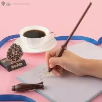 6. Harry Potter Długopis Różdżka + Stojak z Zakładką 3D - Luna Lovegood