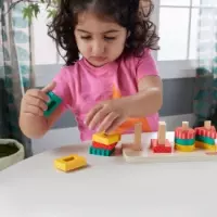 2. Fisher Price Wood Drewniany sorter Kształtów HXV05