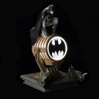 6. Lampka Figurka Batman wysokość: 27 cm