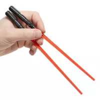 4. Zestaw Pałeczek do Sushi Gwiezdne Wojny - Miecze świetlne Darth Vader