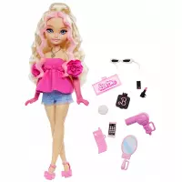 4. Mattel Lalka Dream Besties Lalka Modowa Malibu + Kosmetyczka HYC21