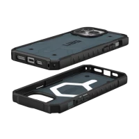 3. UAG Pathfinder Magsafe - obudowa ochronna do iPhone 15 Pro Max (cloud blue)