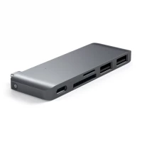 1. Satechi Type-C USB Passthrough Hub - aluminiowy Hub do urządzeń mobilnych USB-C Space Gray