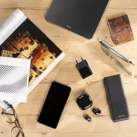 8. Hama Ładowarka Sieciowa Mini Power Delivery (PD)/Qualcomm® 20W Czarna