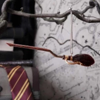7. Harry Potter - Firebolt - Wisząca Ozdoba - 15,5 cm