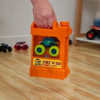 3. Mattel Hot Wheels Zestaw Tankuj i Jedź HXT04