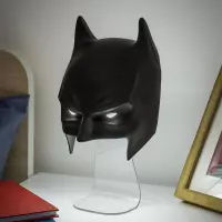 7. Lampka ścienno-biurkowa Batman Maska