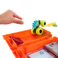 4. Mattel Hot Wheels Zestaw Tankuj i Jedź HXT04