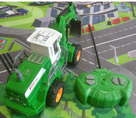 4. Mega Creative Maszyna Rolnicza Traktor Zdalnie Sterowany 460195