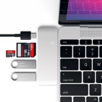 3. Satechi Type-C USB Passthrough Hub - aluminiowy Hub do urządzeń mobilnych USB-C Silver